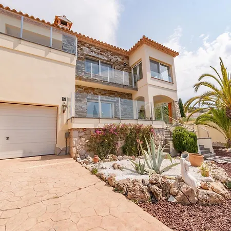 Modern Near Beaches Villa